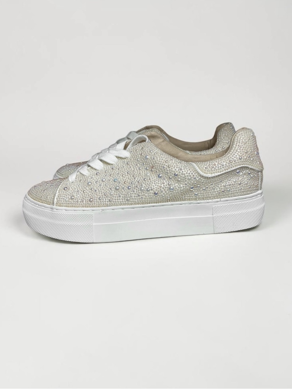 🌻NEW NWOT Betsey Johnson Sutton Sneakers Ivory Embellished Lace-Up Size 7.5
